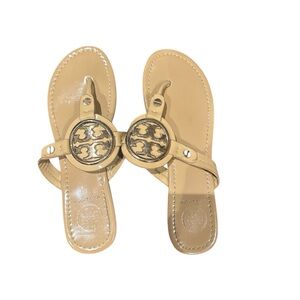 Tory Burch Patent Leather Logo Thong Sandals in Beige
